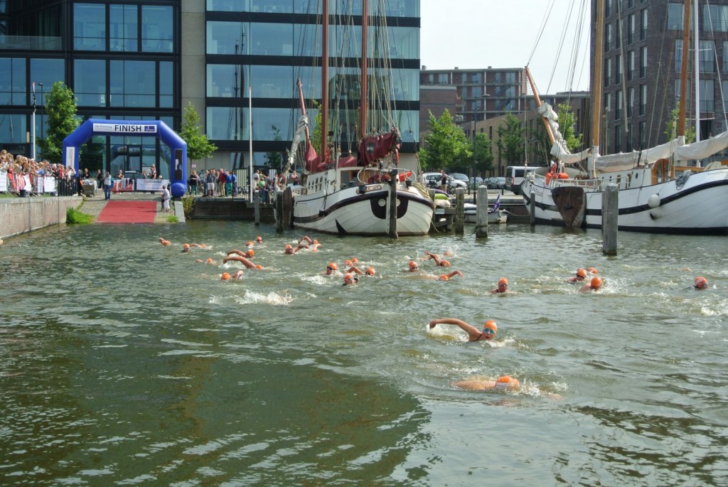 Facet martelen Uitscheiden Zondag zwemmen ze weer door de grachten - de Brug - nieuws uit Amsterdam  Oost
