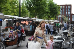 Rommelmarkt met 90 kramen tijdens Burendag op IJburg