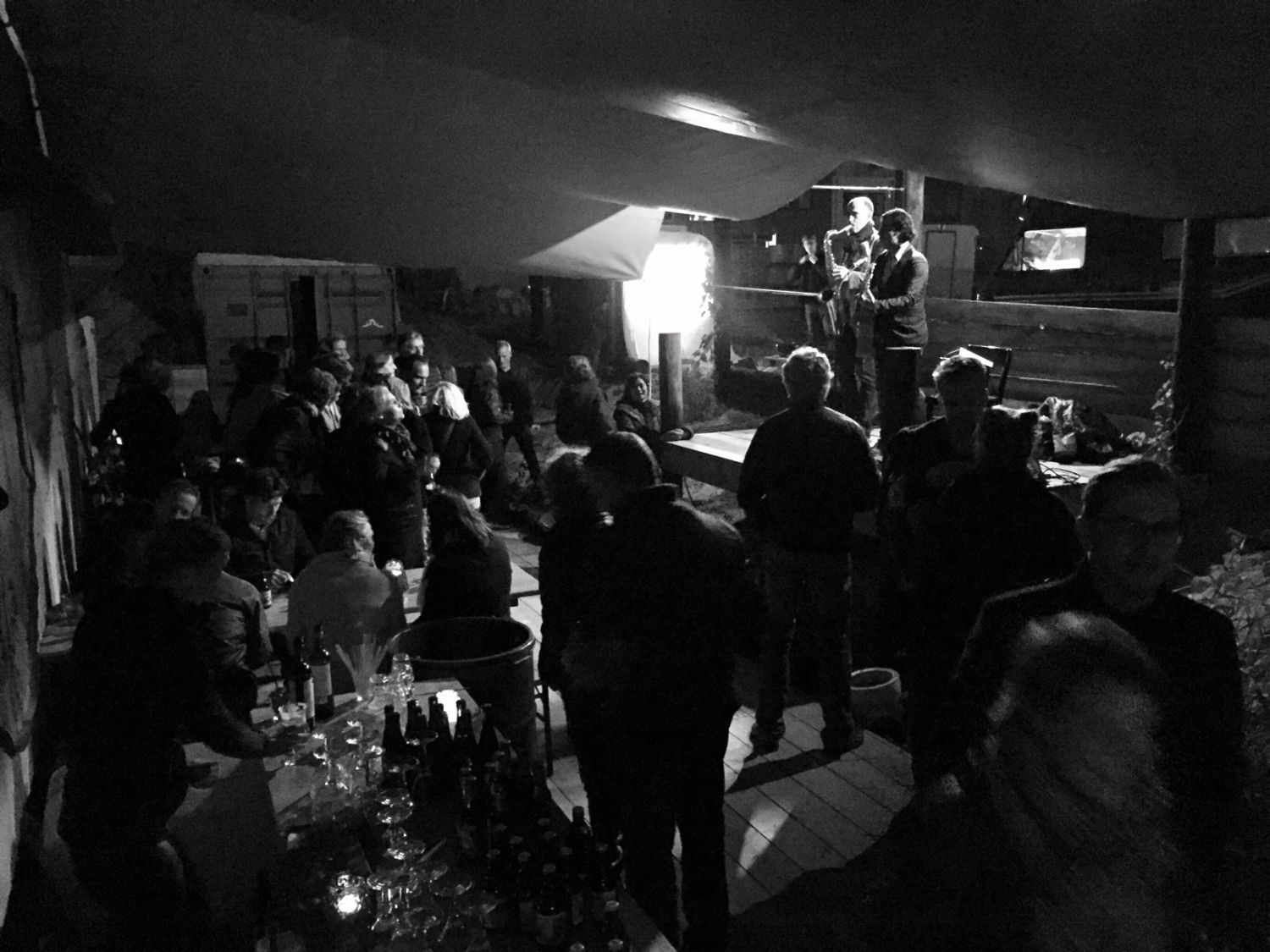 Slib Live: expositie, akoestische livemuziek en hamburgers