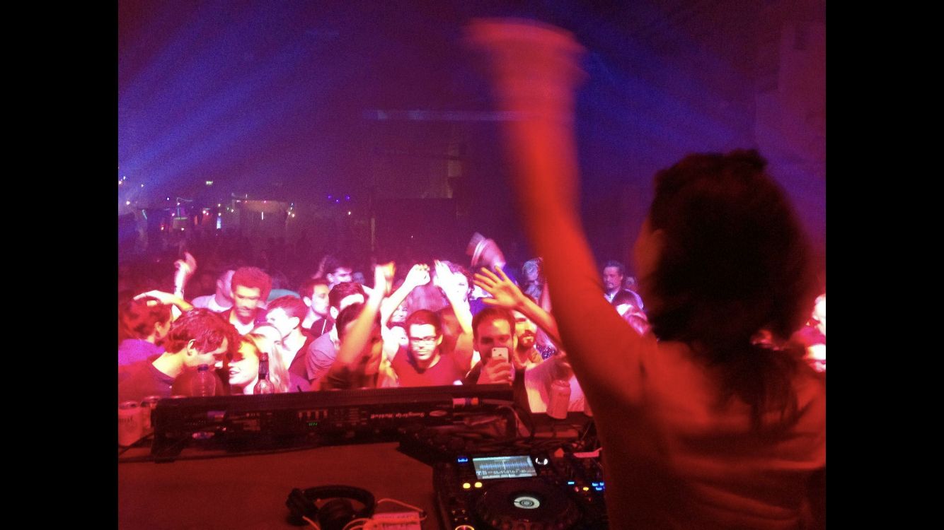 DJ Isis in Bij Storm, Vrijmibo bestaat vijf jaar
