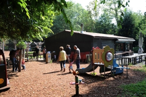 Brand verwoest Parknest in Flevopark