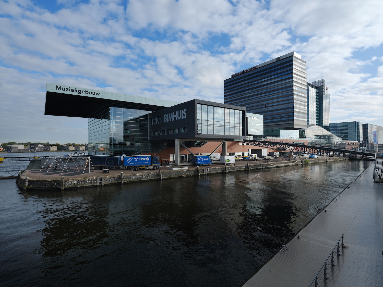 aan het 'Mooie referentie aan scheepsarchitectuur, PTA' - de Brug - nieuws uit Amsterdam Oost