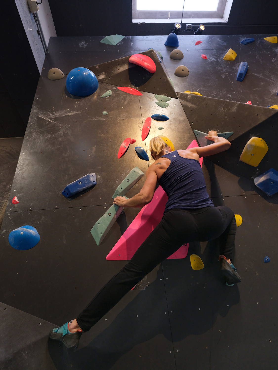 Mannen, wel je T-shirt aanhouden… Boulderen is het nieuwe fitness