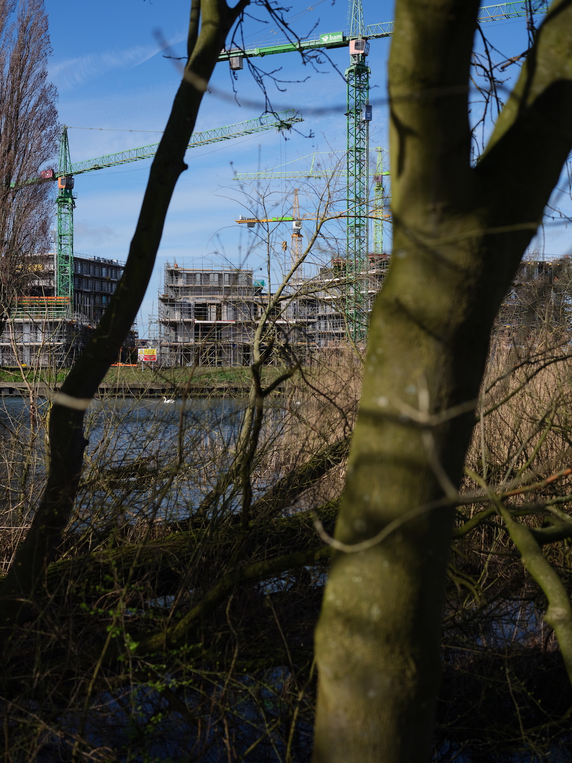 In mooie intenties kunnen we niet wonen. De bouw valt straks stil, en dan loopt de Amsterdamse woningmarkt vast