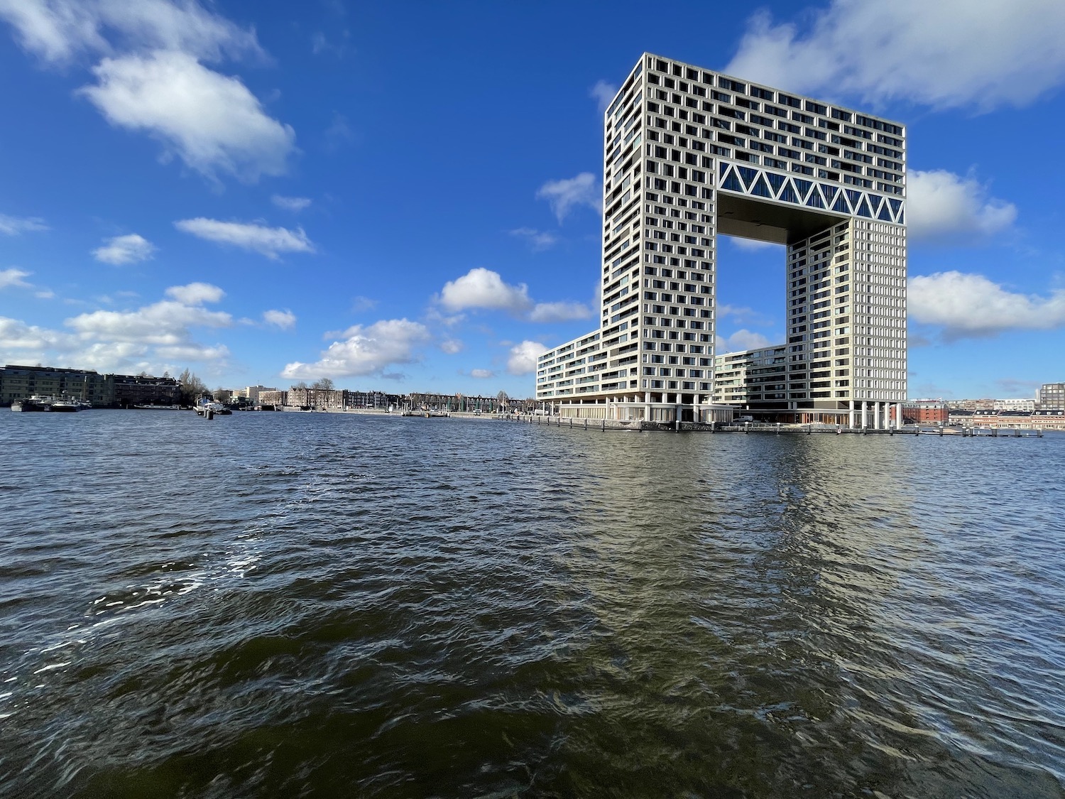 4 sterren voor de Pontsteiger. ‘De IJ-as is veruit de mooiste locatie voor hoogbouw in Amsterdam’