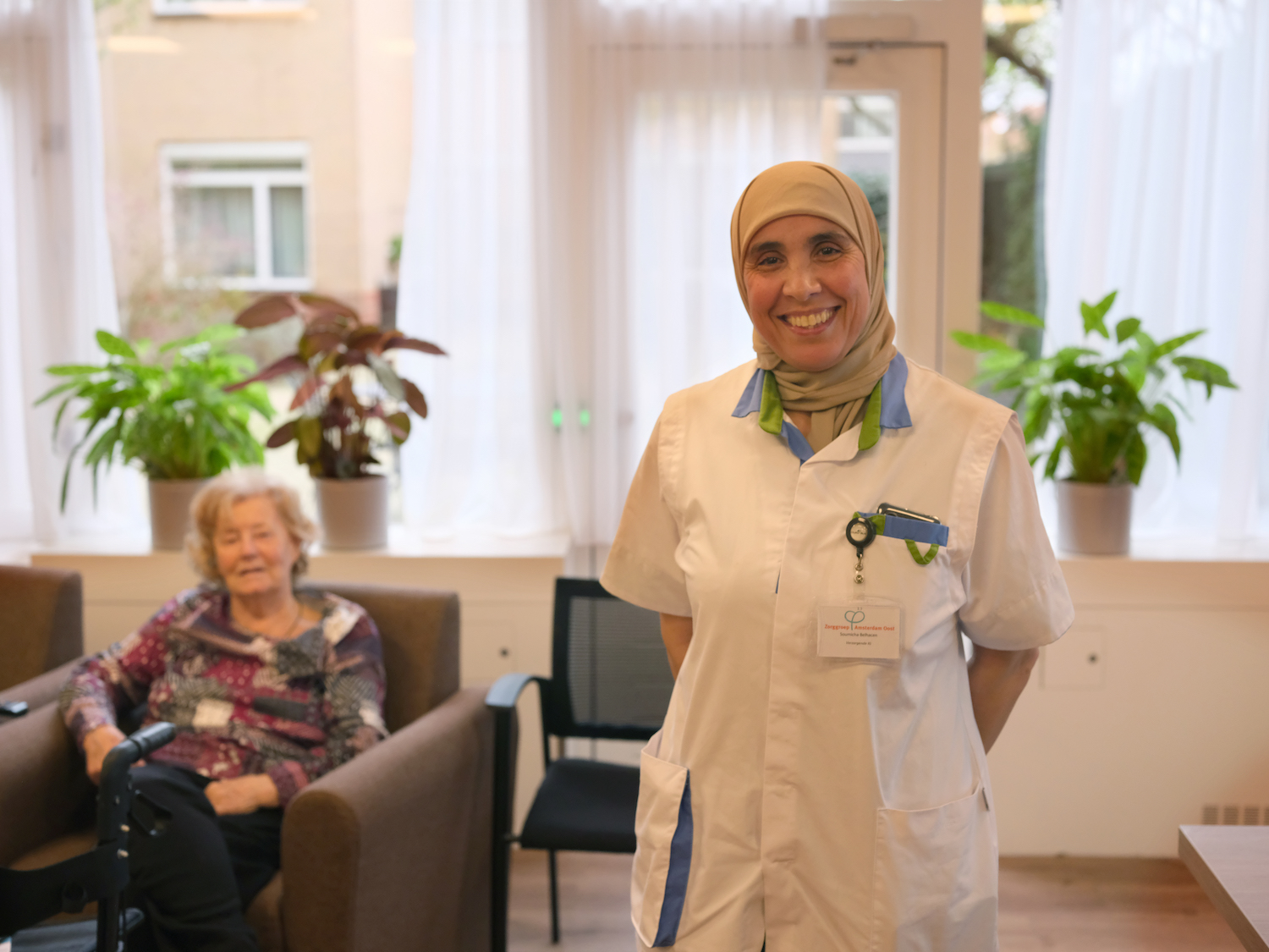 Soumicha groeide op in Oost en werkt met plezier bij ZGAO: ‘Na een open sollicitatie kon ik er meteen een opleiding doen’