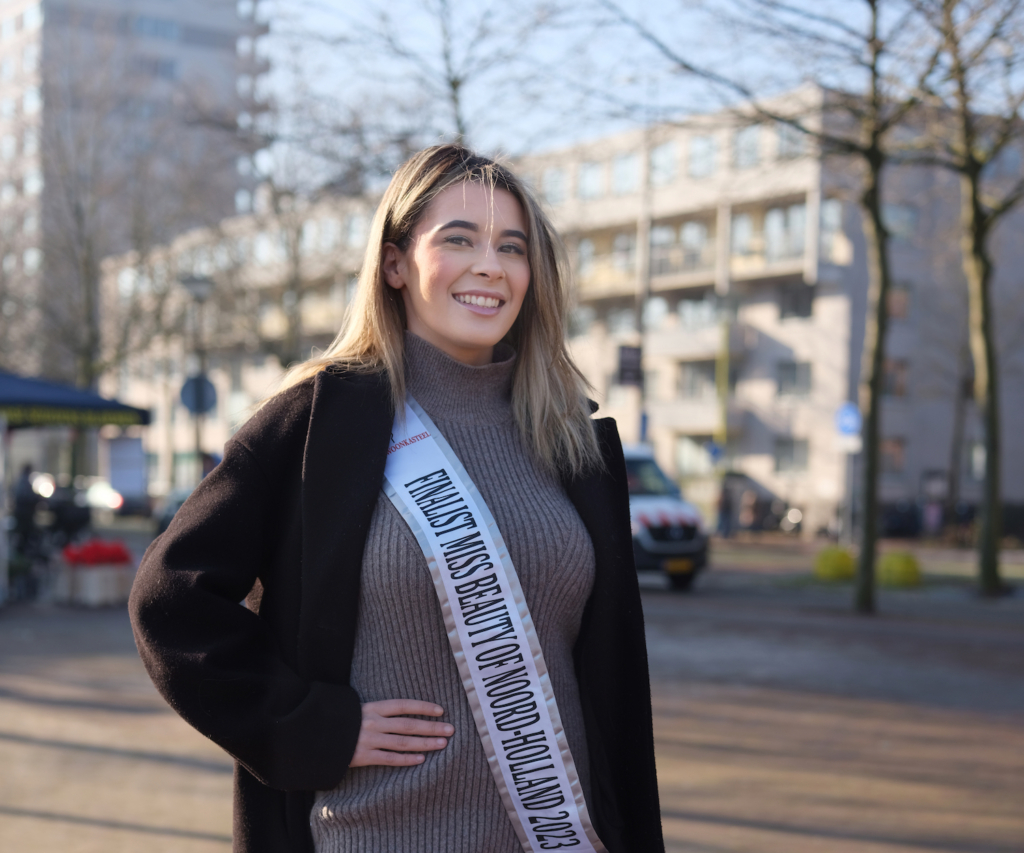 met glitters en veren: uit Oost staat in de finale Miss Beauty Noord-Holland - de Brug - nieuws Oost