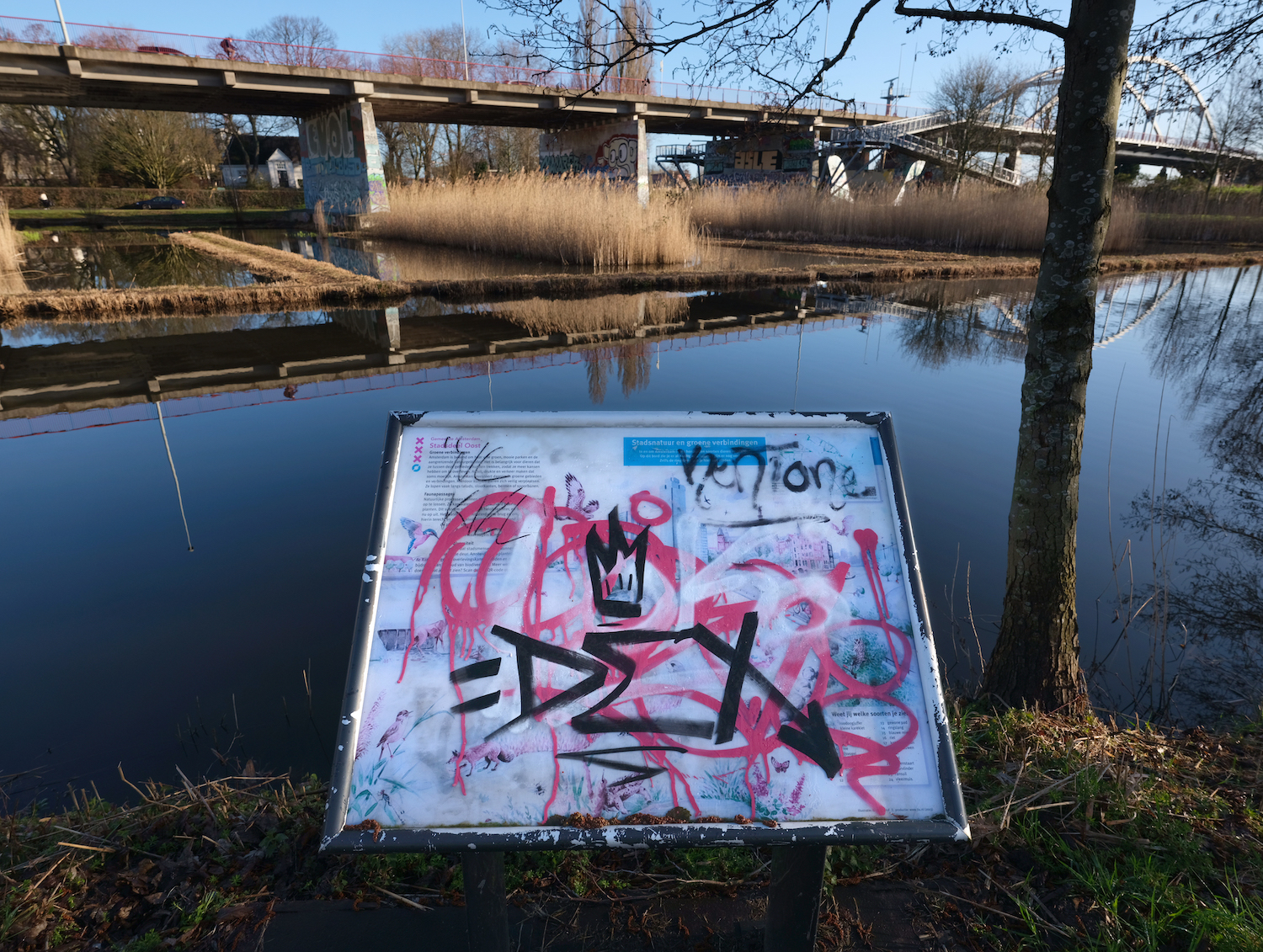 Monumentje voor ijverige ambtenaren