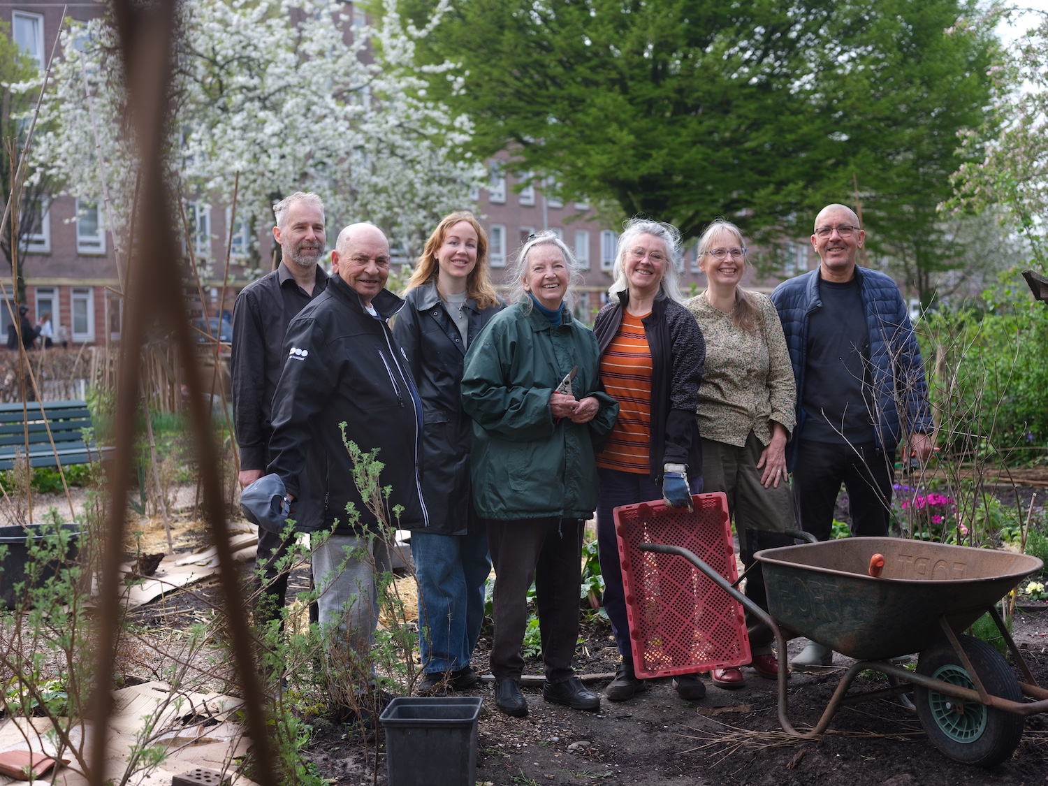 Buurttuin Transvaal brengt culturen samen. ‘Mensen kunnen weer aarden in deze buurt’