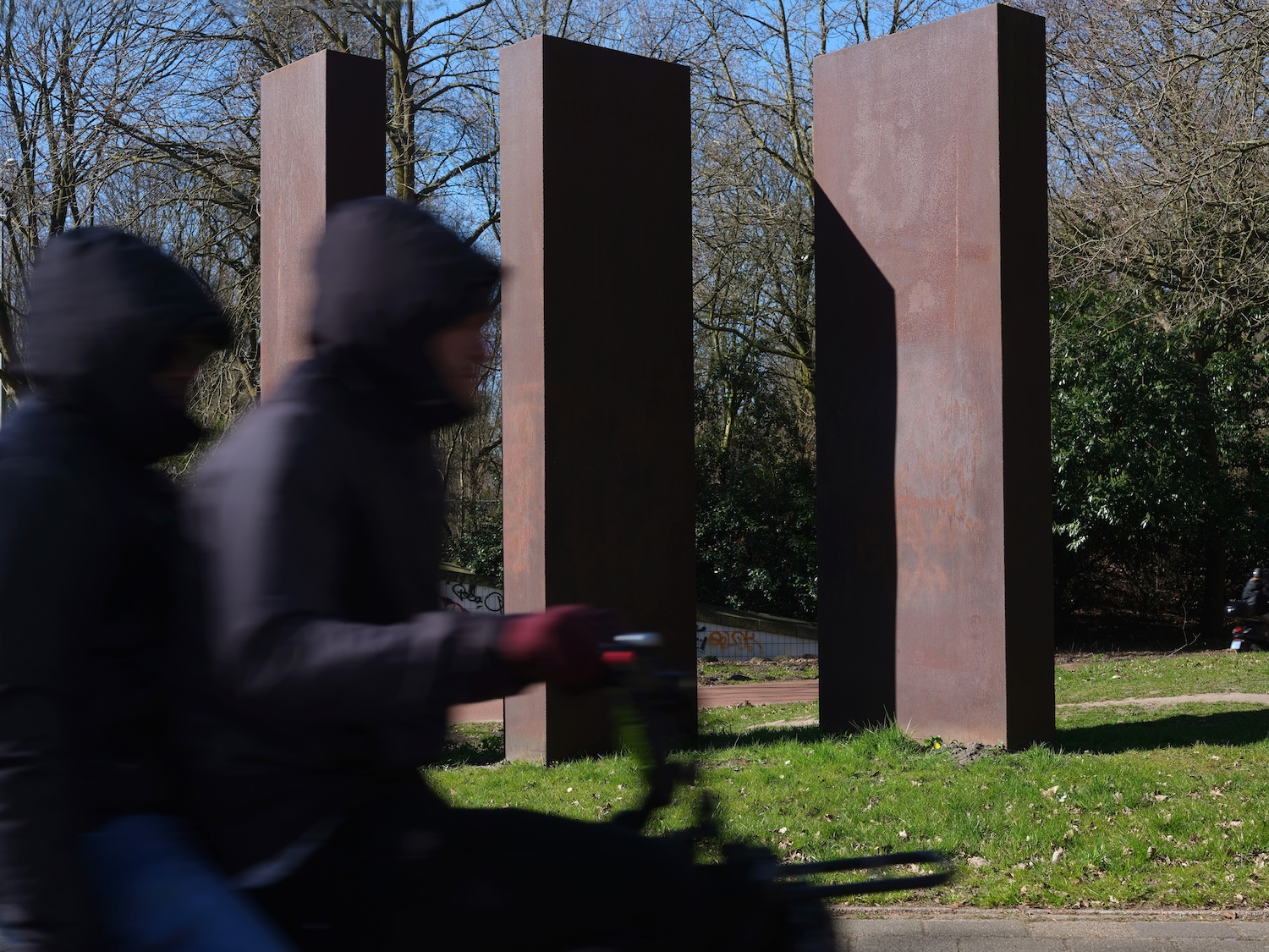 Kunst is gevaarlijk, daarom blijft het beter staan