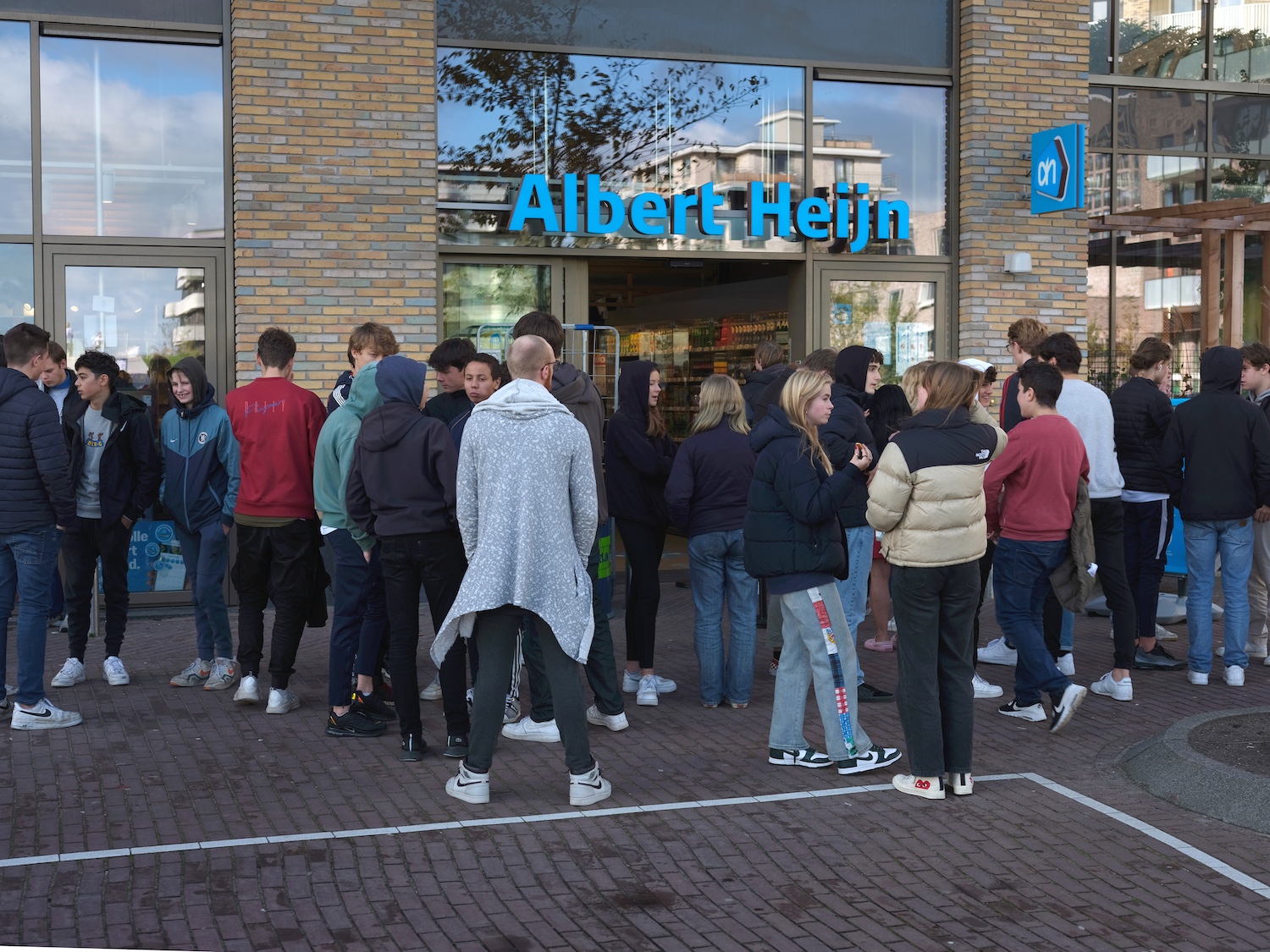 Zeeburgereiland van bijna alle gemakken voorzien, alleen kun je in de kleine Albert Heijn ‘je kont niet keren’