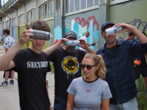 Graffiti-jam bij De Omval in Oost, kunstwerk van 150 meter door oude en nieuwe schrijvers