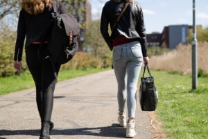 Oproep aan Amsterdammers om stadsgenoten in woningnood te helpen: ‘Die (lege) kamer is goud waard’