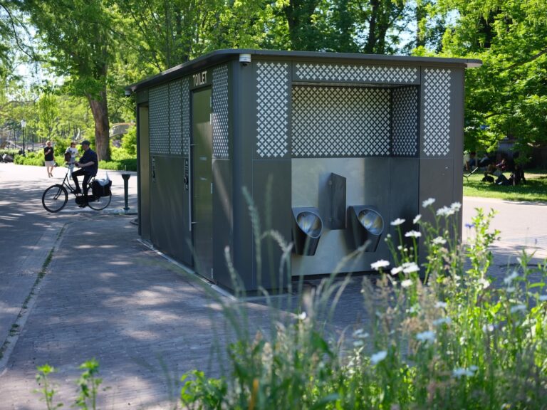 Openbare toiletten in het Oosterpark worden al gevonden