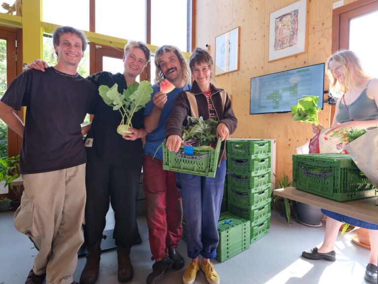 Amsterdamse boeren brengen ultraverse groenten naar Oost