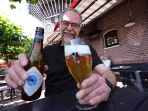 ‘In Oost brandt dat vlammetje nog steeds’