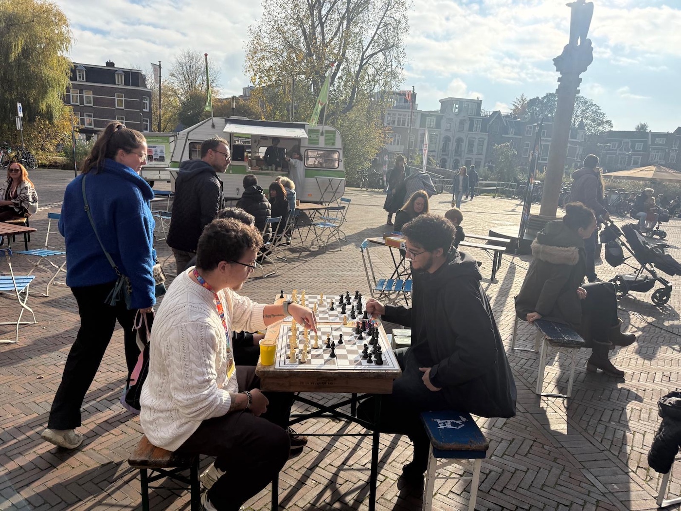 Bewoners ontdekken wat er te doen is in Oost. ‘Er moet geen gemeentecultuur omheen hangen’