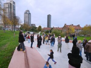 Skaten en freerunnen op gloednieuw park in Amsteldorp, ‘the valley of bricks’