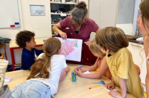 Expositie ‘Buurtverhalen’: Buurtkinderen exposeren samen met lokale kunstenaars in OBA Javaplein