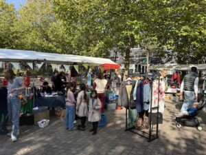De leukste rommelmarkt op IJburg, vier edities in 2026. Schrijf nu in voor een kraam