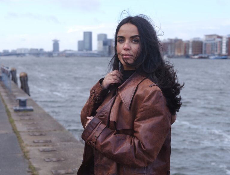 Nouhaila El Guebli is TikTokkend docente Nederlands en leraar van het jaar: ‘Ik hou van de sociale omgang met mijn leerlingen’