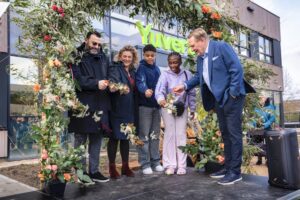 Oos Kesbeke, Mohammed Nouri en Carolien de Heer openen nieuw schoolgebouw Yuverta in Oost