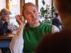 Soesja uit Oost maakte een boek na de dood van haar broer: ‘Sam is er niet meer, maar hij gaat overal met me mee’