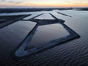 Grond A10 Zuid verscheept naar IJburg voor aanleg Buiteneiland