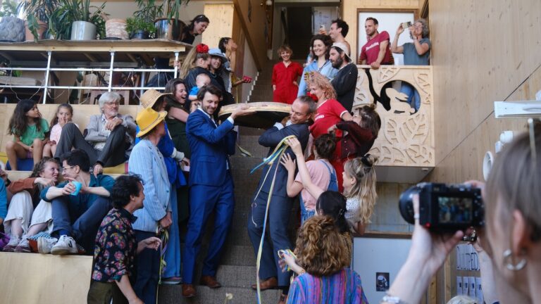 Op Centrumeiland: Samenwonen met 50 vrienden en een oneindig lage huur