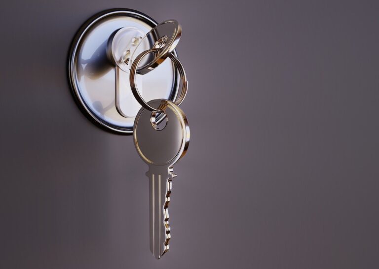 Slimme deursloten en alarmsystemen: zo pak je je voordeur slim én veilig aan