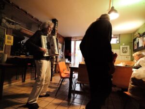 Bij protestliederenkoor Verzet Per Couplet: ‘Op veel dingen in de maatschappij heb ik kritiek’