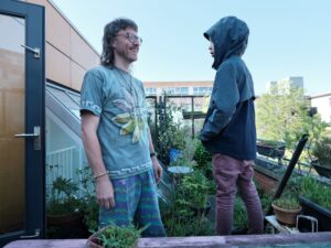 De buurvouw snapt het niet, Tim doet het: experimenteren op zijn balkon