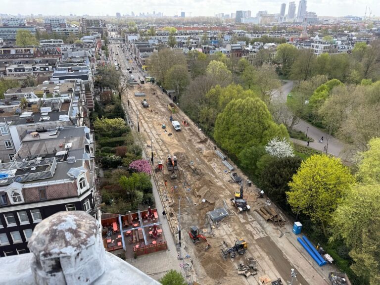 Overlast en meer wegonderbrekingen: Linnaeusstraat gaat verder op de schop