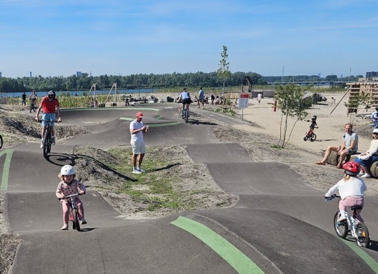 Nieuwe pumptrack op Strandeiland, en mogelijk ook in Watergraafsmeer