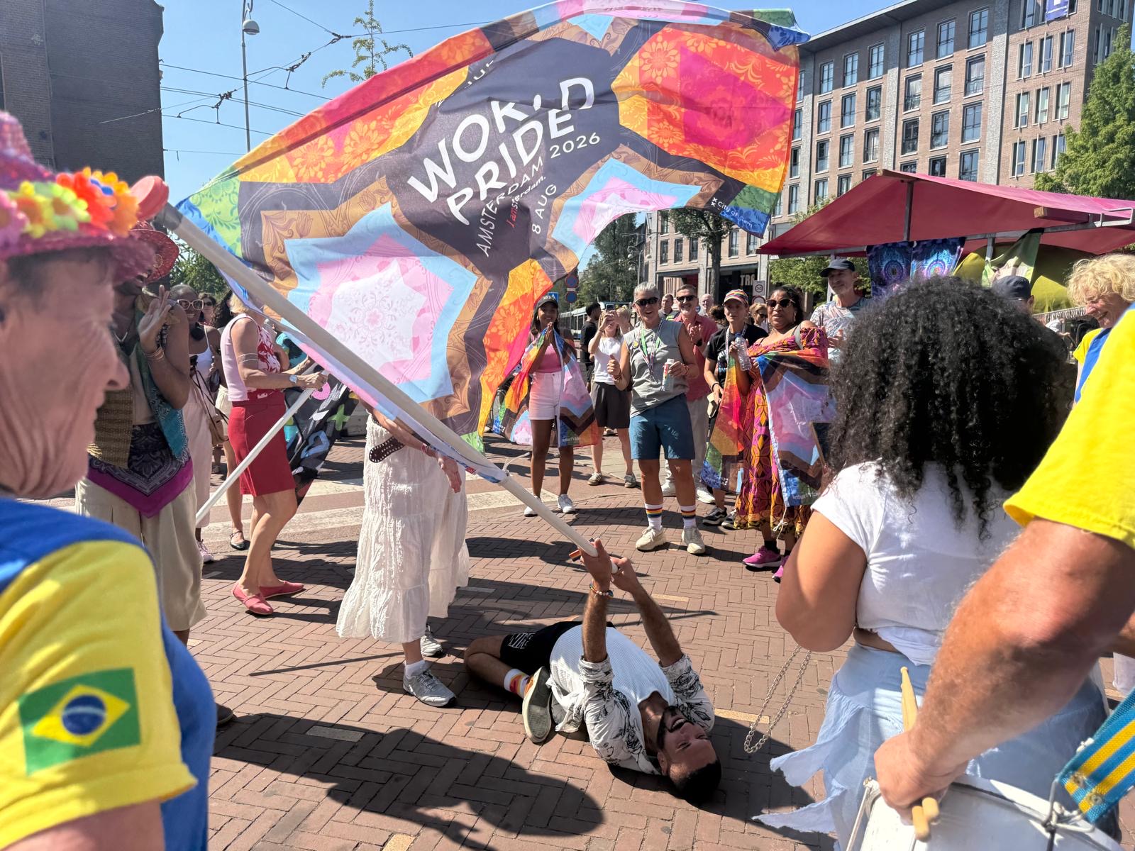 Kleurrijke Pride Oost op het Javaplein, eerste Pride Walk verbindt Oost