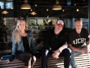 Eva, Frank en Rolf openen hun volkscafé: ‘Bij Reve ben je nooit alleen’