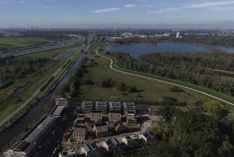 De Krijgsman bereikt hoogste punt: Amsterdam in zicht